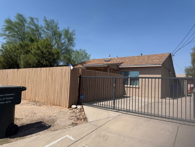 Building Photo - 2925 N Winstel Blvd