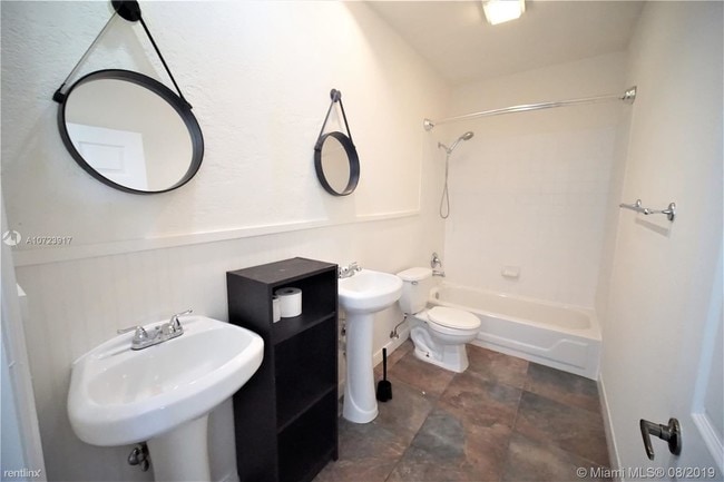 Building Photo - 4 br, 3 bath Townhome - 16339 Malibu Dr # 22A