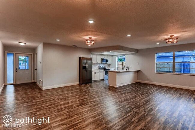 Foto del edificio - 3 br, 2 bath House - 2362 Timbercrest Circ...