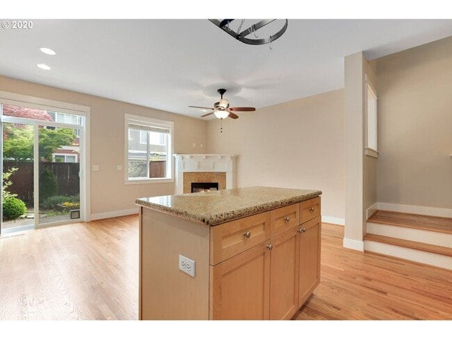 Photo - Bright Bull Mountain Townhome - Hardwoods, Granite, Private Patio, Garage, and more!