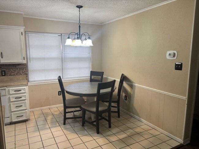 Building Photo - stunning 2-bedroom, 1-bathroom