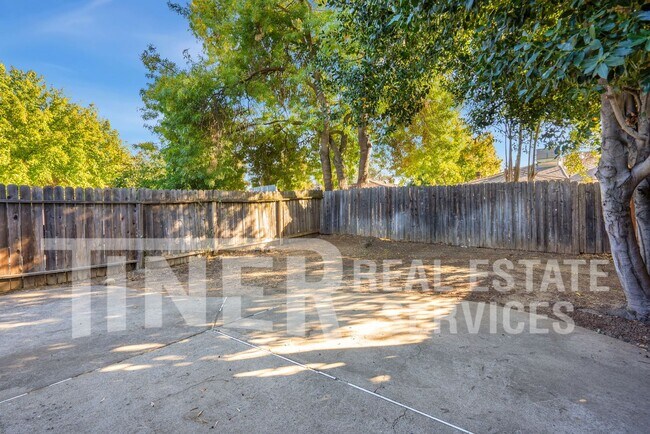 Foto del edificio - 5934 Bourbon Dr