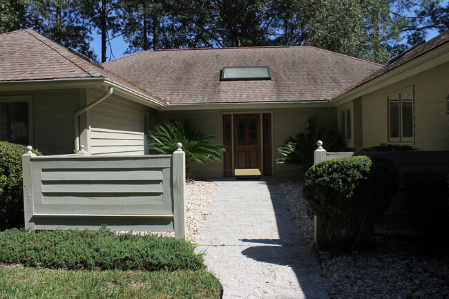 Building Photo - 196 Whiteoaks Cir