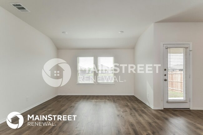 Building Photo - 824 English Dr