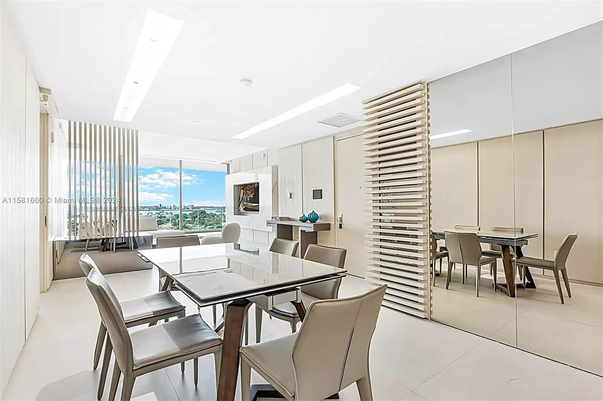 Primary Photo - 10201 Collins Ave