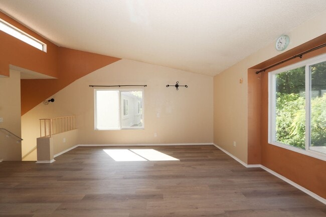 Building Photo - **24210 Sylvan Glen Rd #F Diamond Bar** 2 bedroom 2 bath Townhouse !!2 weeks free OAC!!