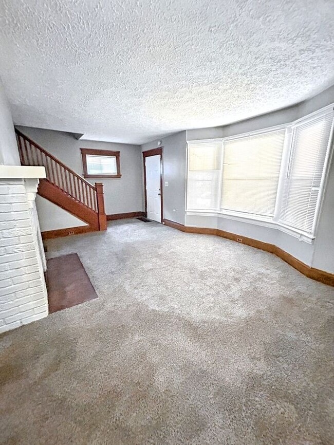 Building Photo - Charming 3-Bedroom Home with Front Porch /...