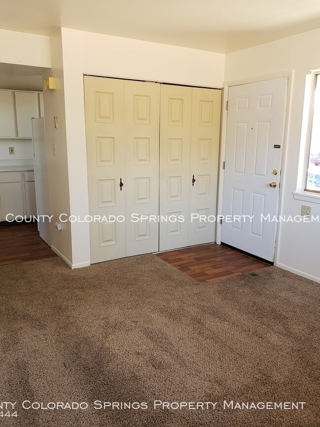 Building Photo - 1105 Cree Dr