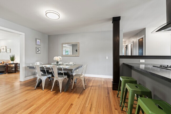 Dining area - 6300 Roselawn Ave