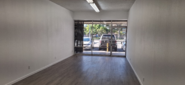 Foto del edificio - 5017 Gage Ave