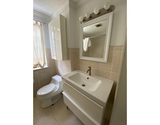 Building Photo - 237 Main St