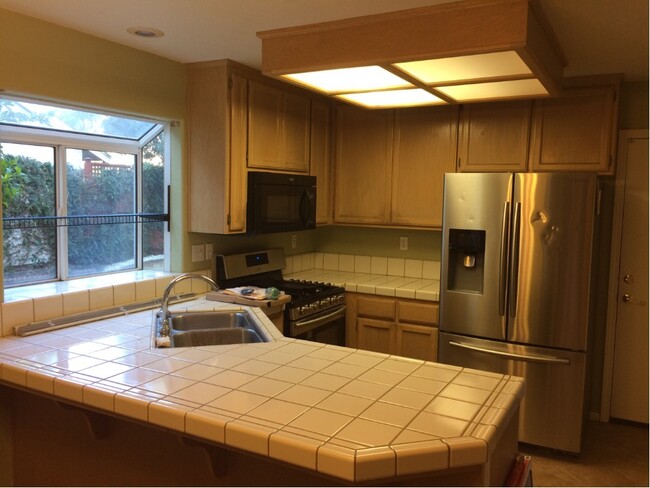 Foto del edificio - Spacious 3 Bedroom Home available in South...