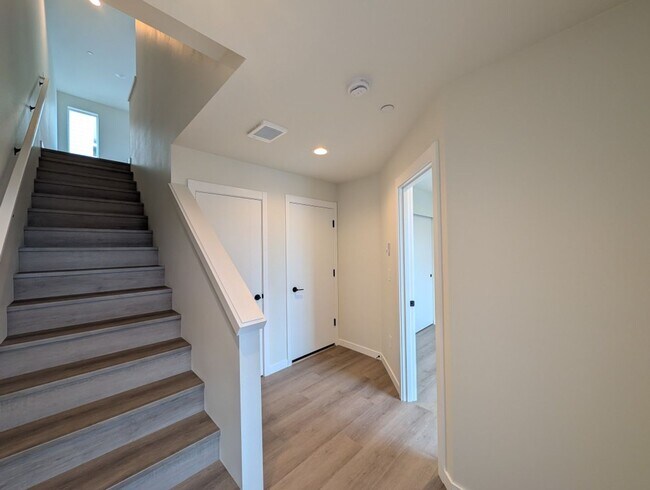 Foto del edificio - 3Bd/2.25Ba Everett Townhome