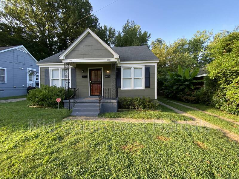 Photo - 3577 Bowen Ave