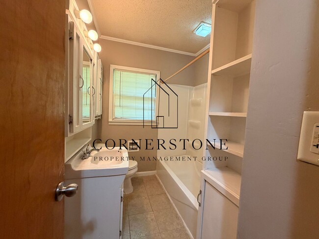 Foto del edificio - Spacious 2+ bedroom Ranch $850