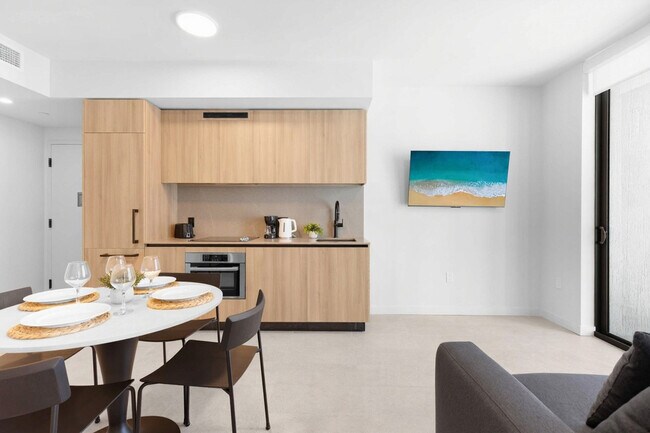 Building Photo - 501 NE 1st Ave