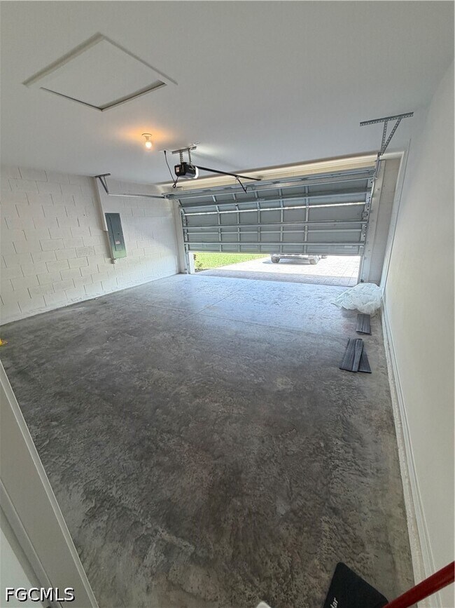 Foto del edificio - 1106 NE 39th Terrace
