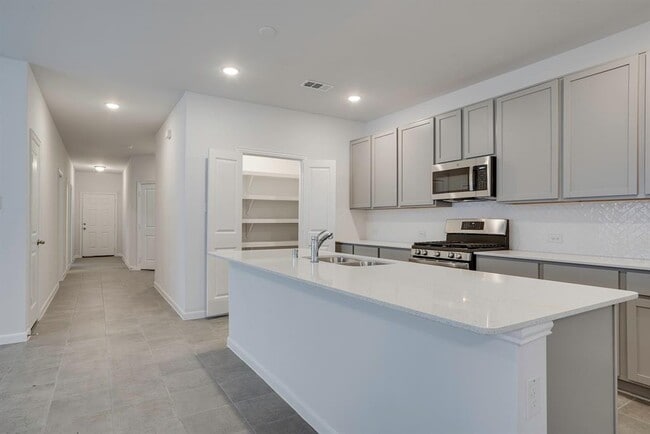 Building Photo - 2108 Callahan Dr