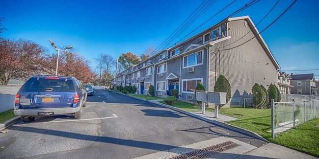 Building Photo - 120 Lockman Ave