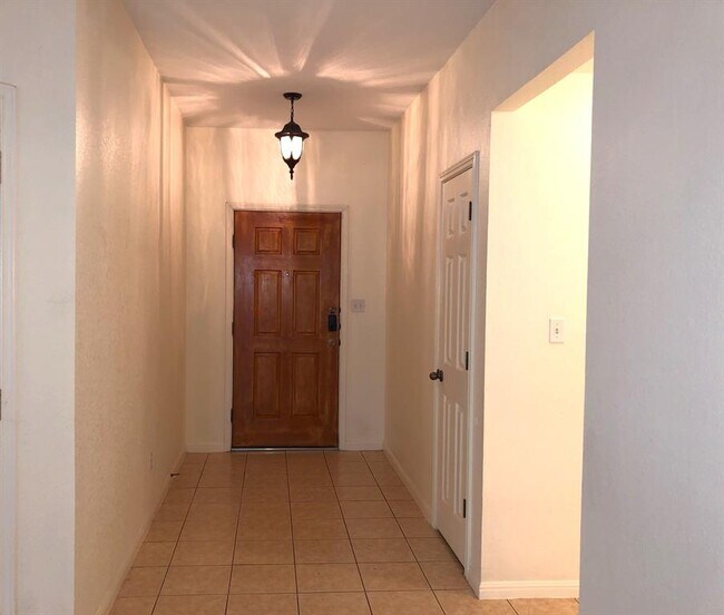 Building Photo - 7833 Squirrel Hollow Dr