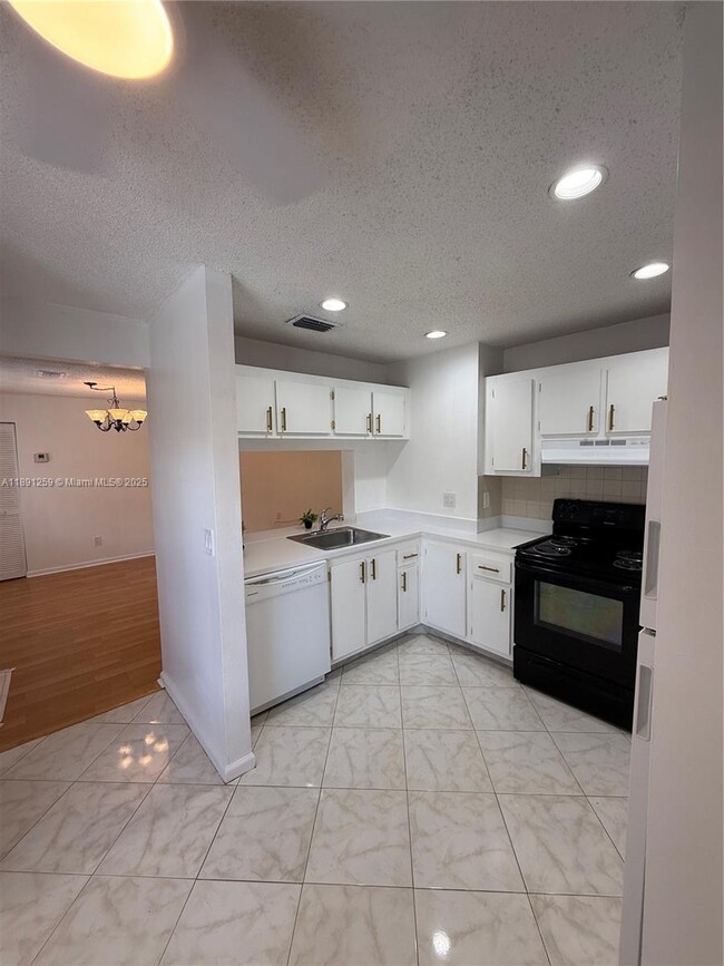 Foto del edificio - 9649 NW 4th St