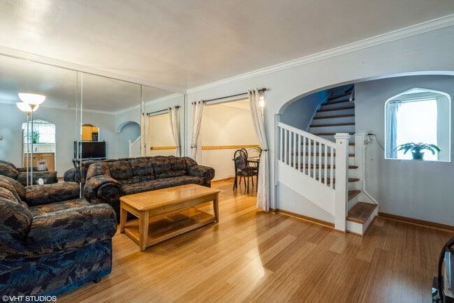 Foto del edificio - 1309 Maple Ave