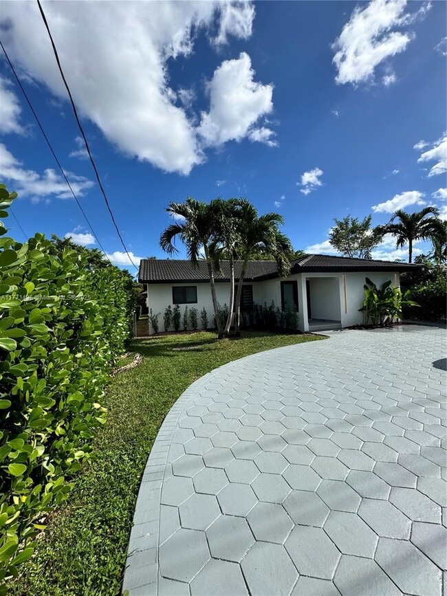Building Photo - 3335 SW 65th Ave