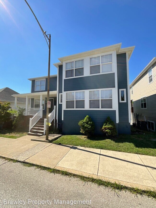Building Photo - 5 br, 3 bath House - 318 E. 10th St