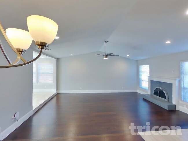 Building Photo - 606 Perdido Dr