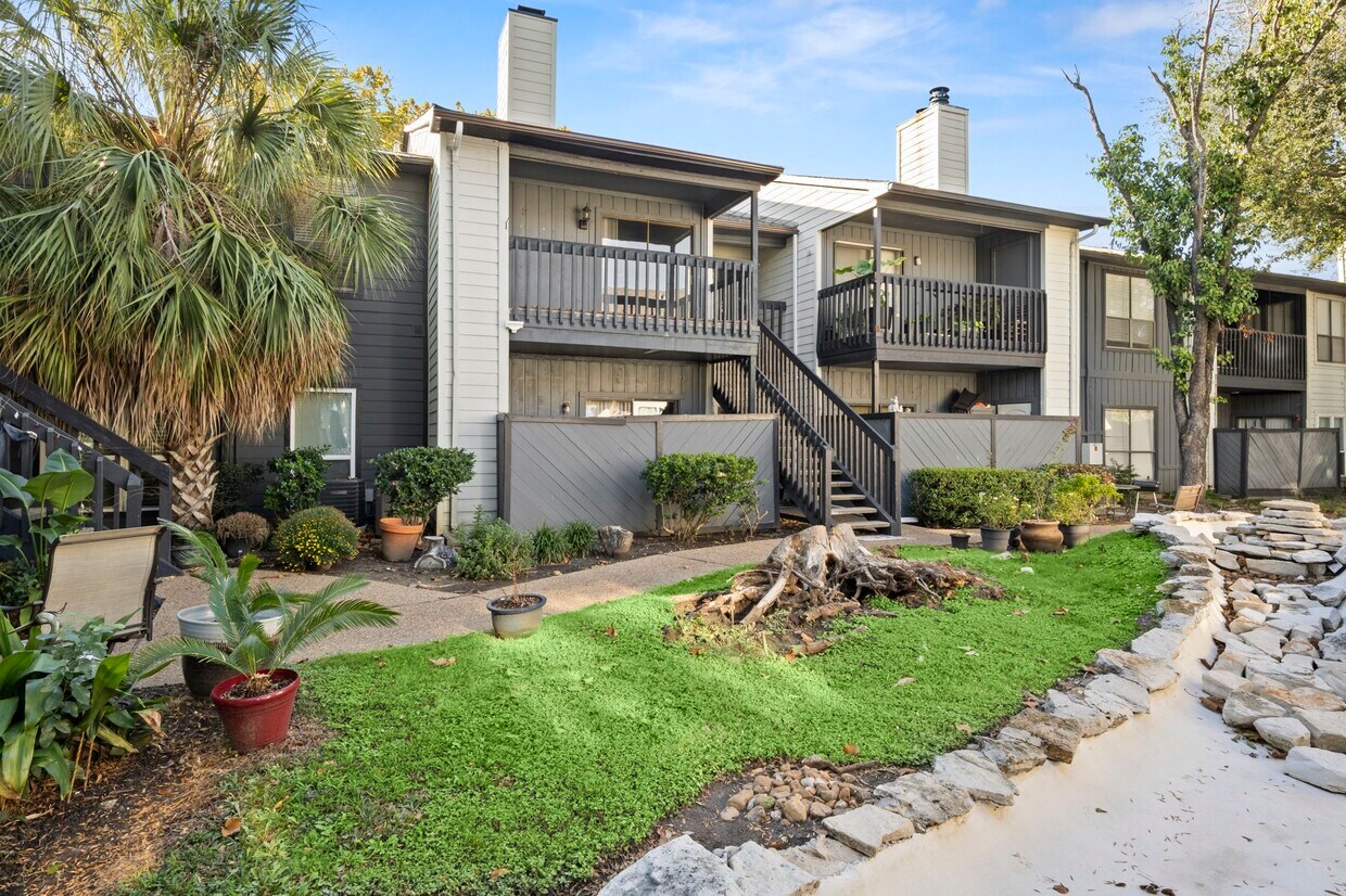 Foto principal - 9009 Richmond Ave.