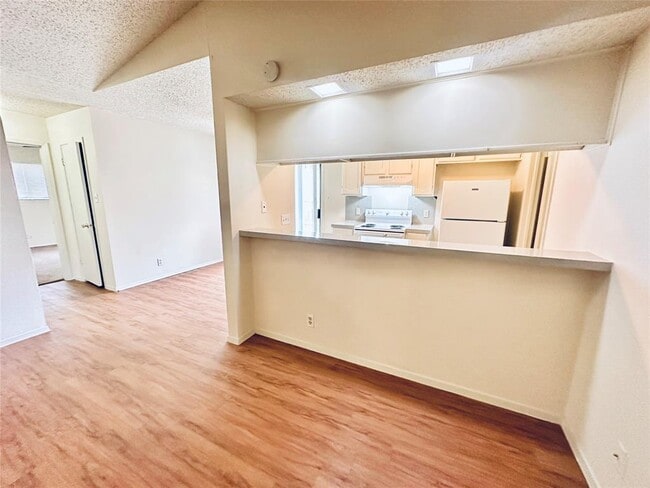 Building Photo - 12504 Tree Line Dr