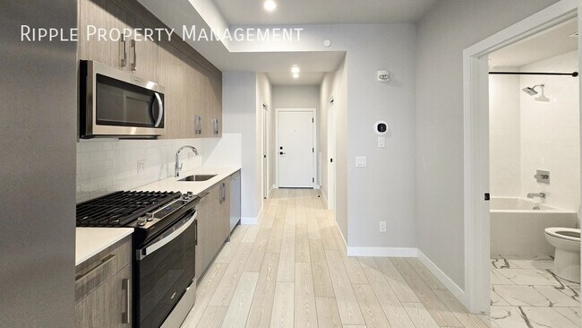 Building Photo - Modern 2 Beds, 1 Baths Apartment/Condo | N...