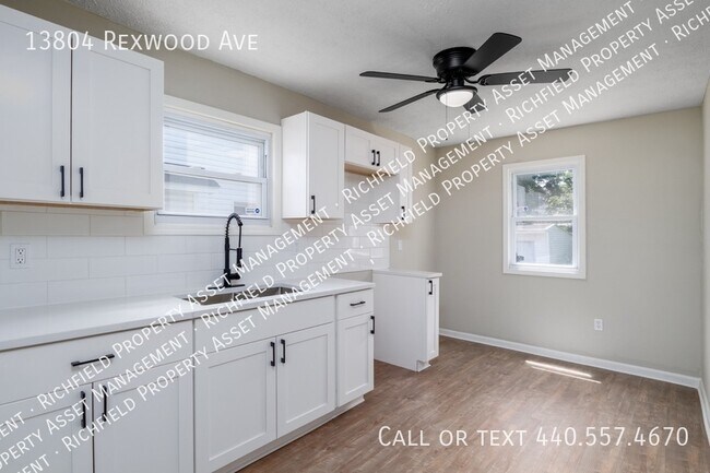 Foto del edificio - 13804 Rexwood Ave