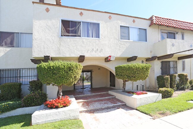 Building Photo - Casa De Verano