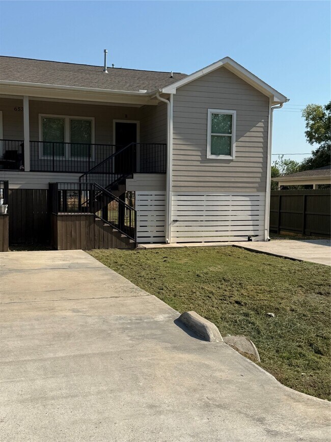 Foto del edificio - 6539 Crestford Ln