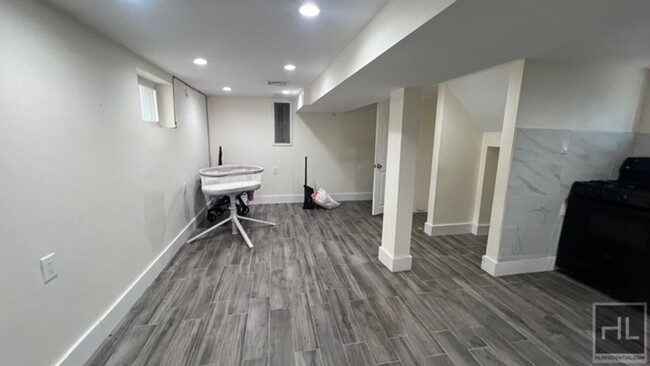 Building Photo - GUT RENOVATED 1 BEDROOM SEMI-BASMENT EAST ...