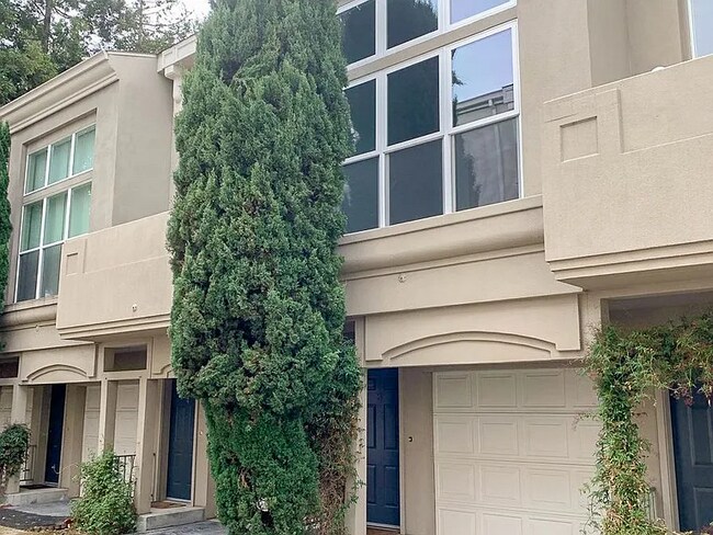 Foto del edificio - Located in a well-maintained community wit...