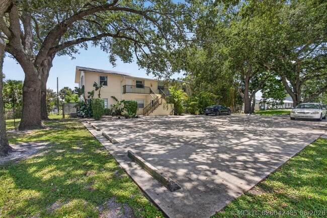 Foto del edificio - 708 SW Gardens Blvd