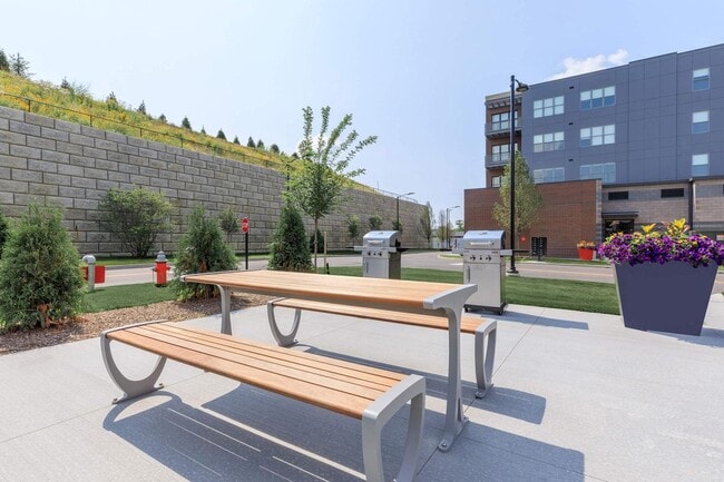 OUTDOOR GRILLS - 4th & Park