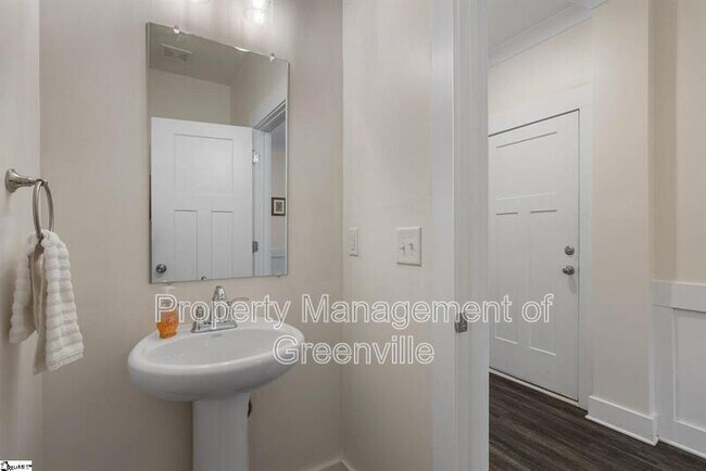 Building Photo - 100 Grey Oak Trail
