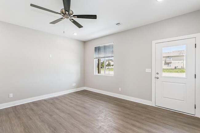 Foto del edificio - 105 Meadowbrook Dr