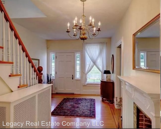 Building Photo - 3 br, 1 bath House - 219 Great Road