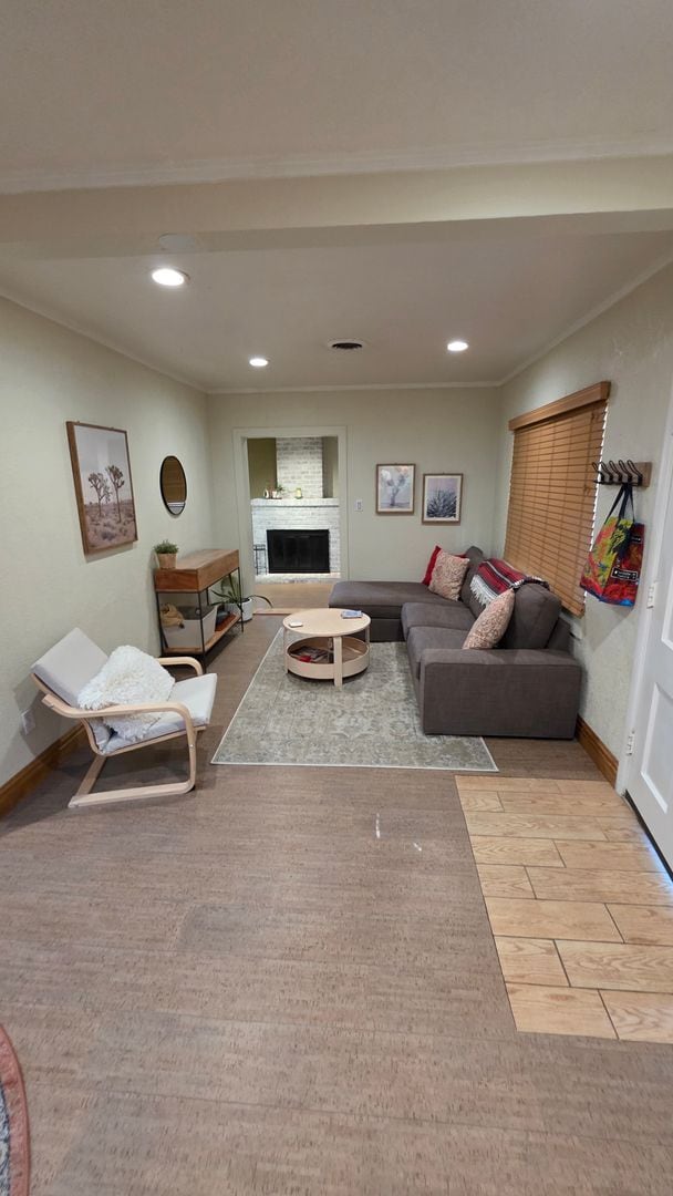 Building Photo - EAST SAC - FURNISHED