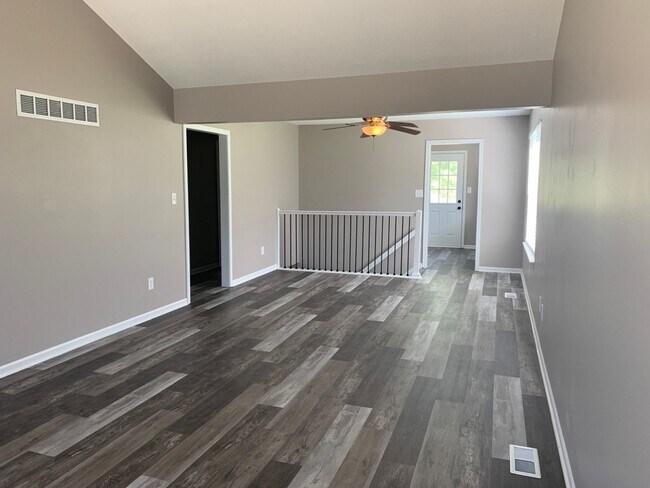 Foto del edificio - 206 NW Market Pl, LSMO 64063