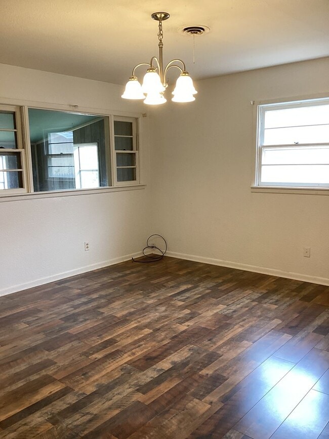 Building Photo - Spacious 3 Bedroom! Close to ENMU Campus in Portales!  Pets Welcome!