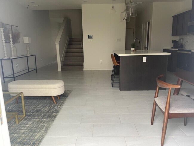 Building Photo - 9904 Bijan Dr