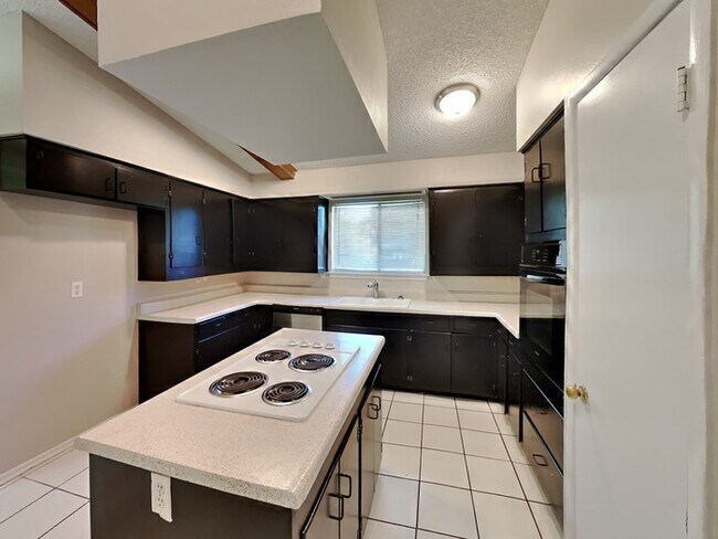 Foto del edificio - No Application Fees* $500 off w/move in by...