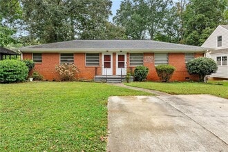 Building Photo - 606 Sycamore Dr