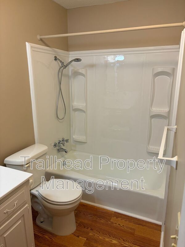 Foto del edificio - 5884 W 58th St