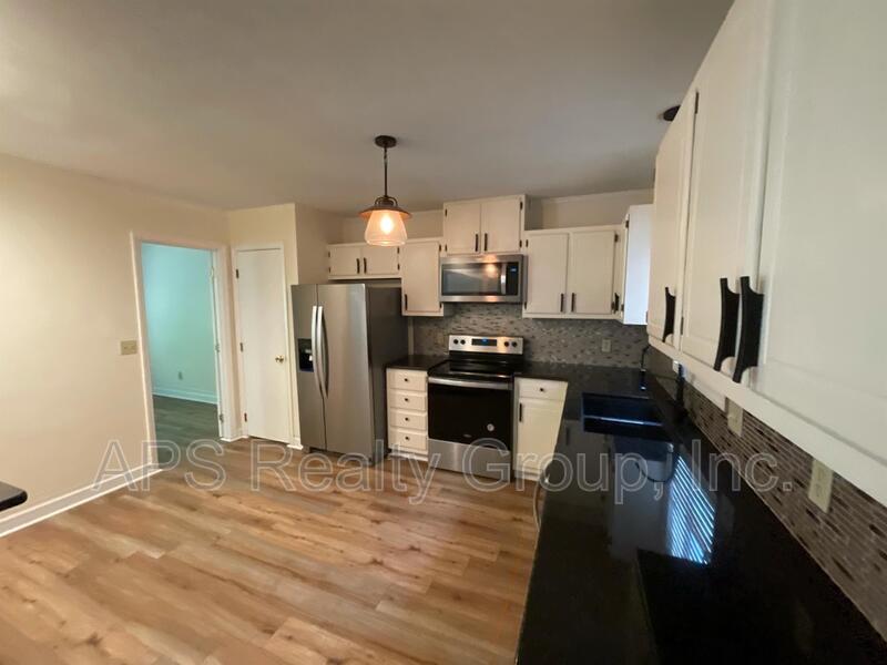 Building Photo - 141 Evergreen Dr